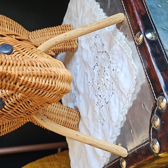 Vintage Wicker Elephant planter basket - Picture 7 of 9